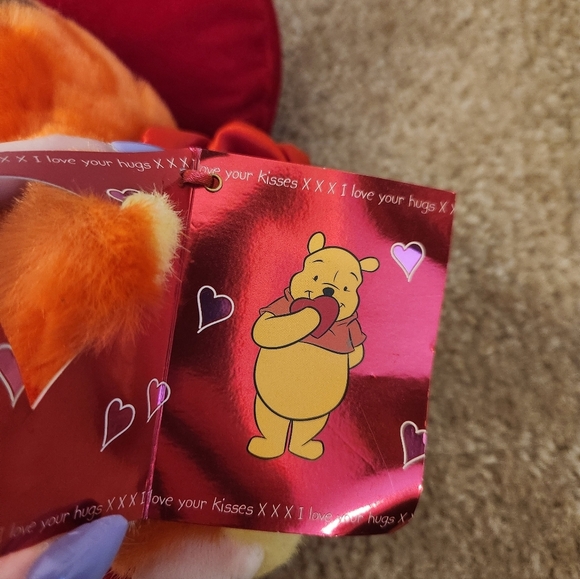Disney Winnie The Pooh Tiger 2002 Plush Animated NWT Valentines Day Heart #W - Picture 2 of 4